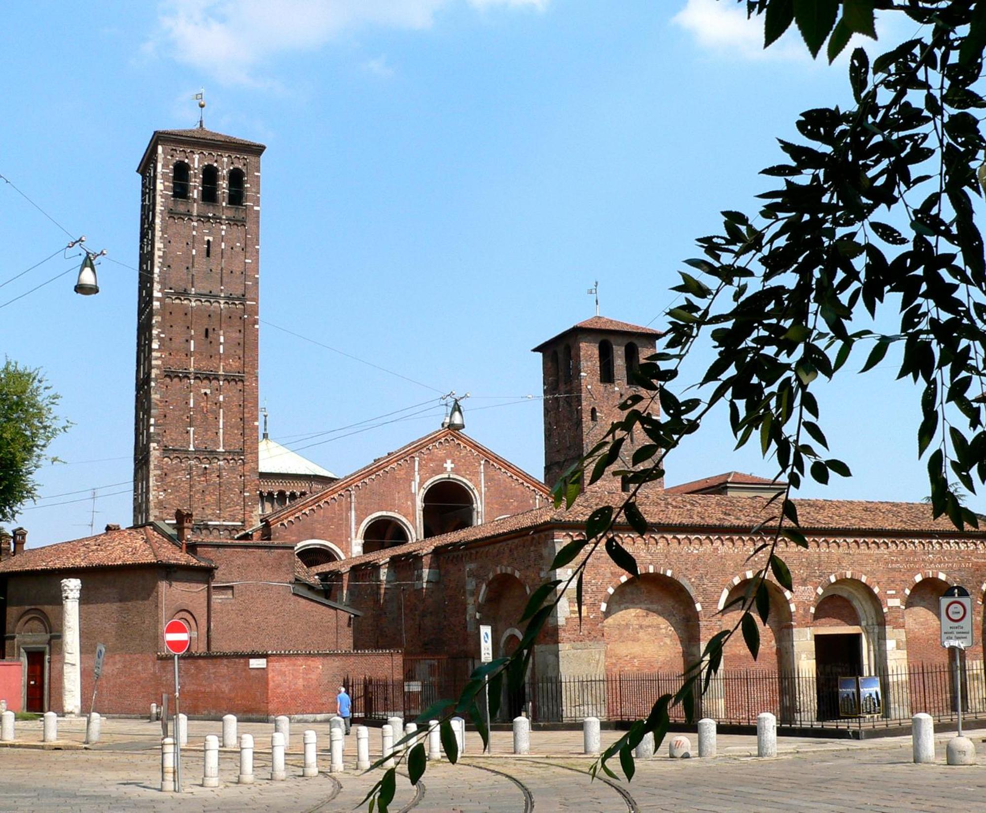Sant'ambrogio Historic - In Front Of Cattolica * Milano
